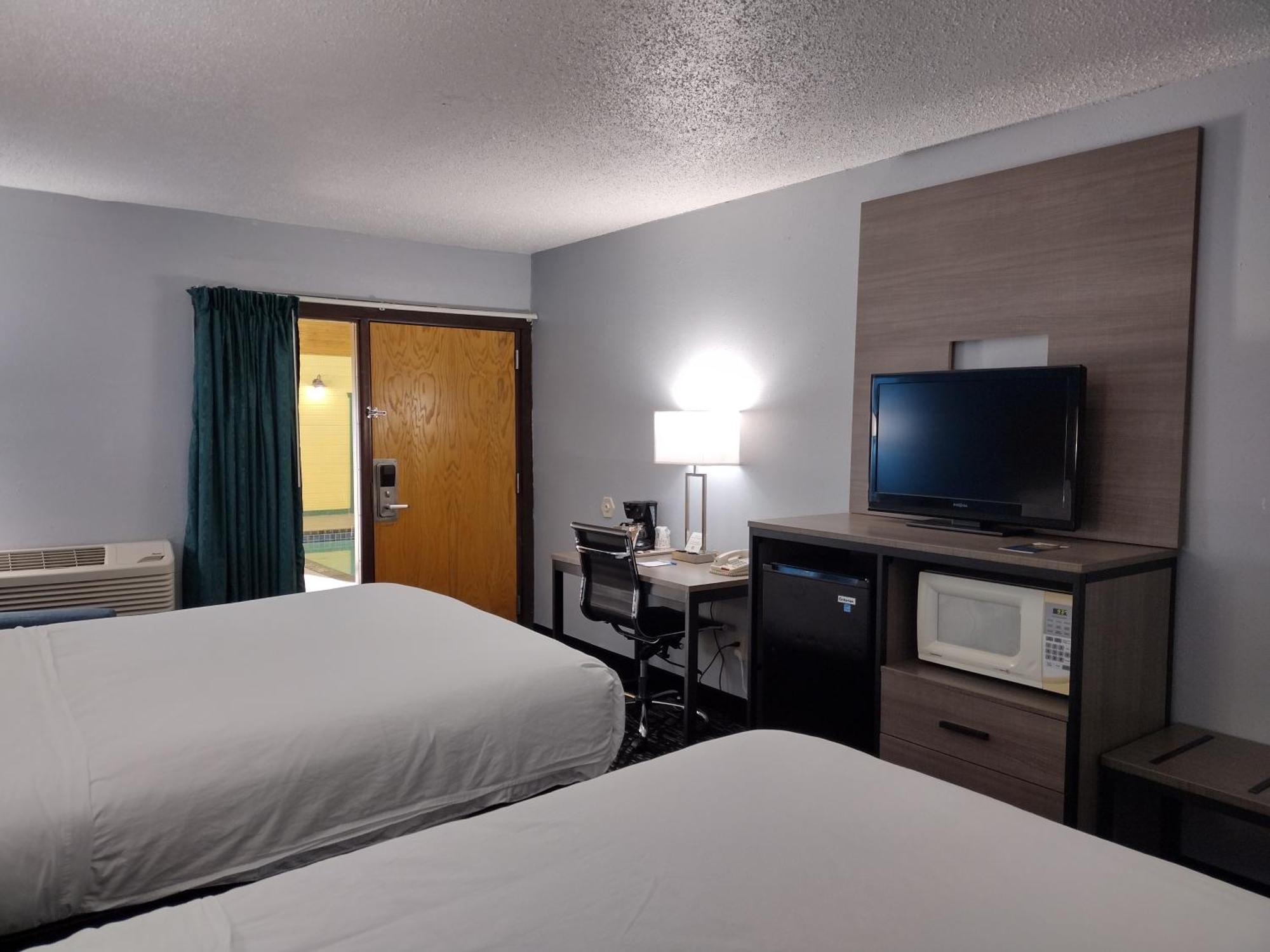 Queen Room with Two Queen Beds and Poolside - Non-Smoking