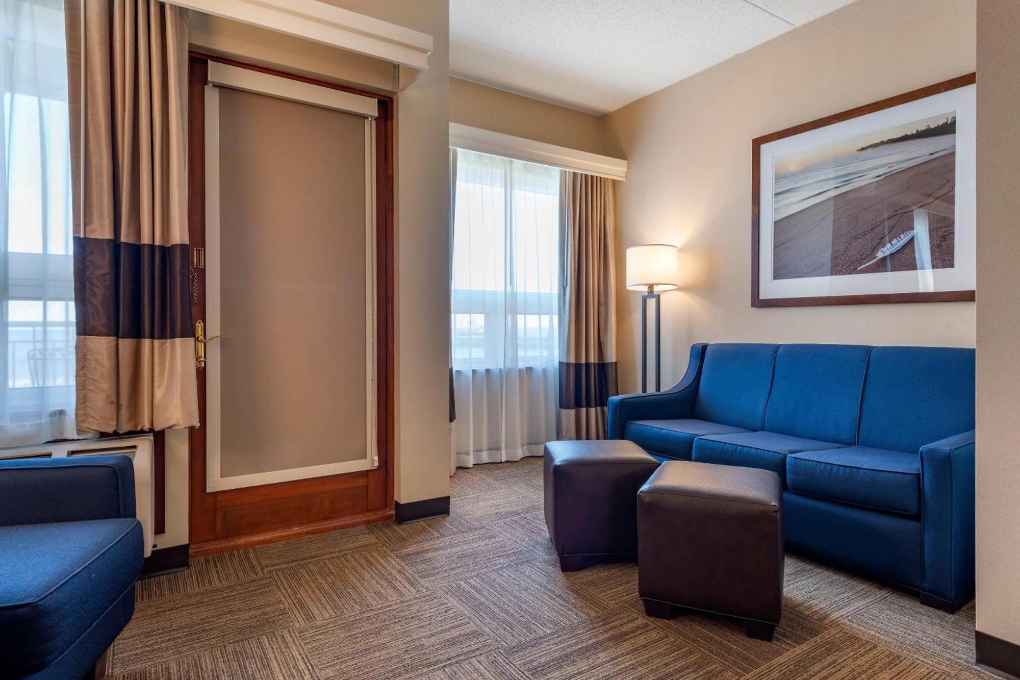 Queen Suite with Sofa Bed and Balcony - Lake View,1742828897:JPEG