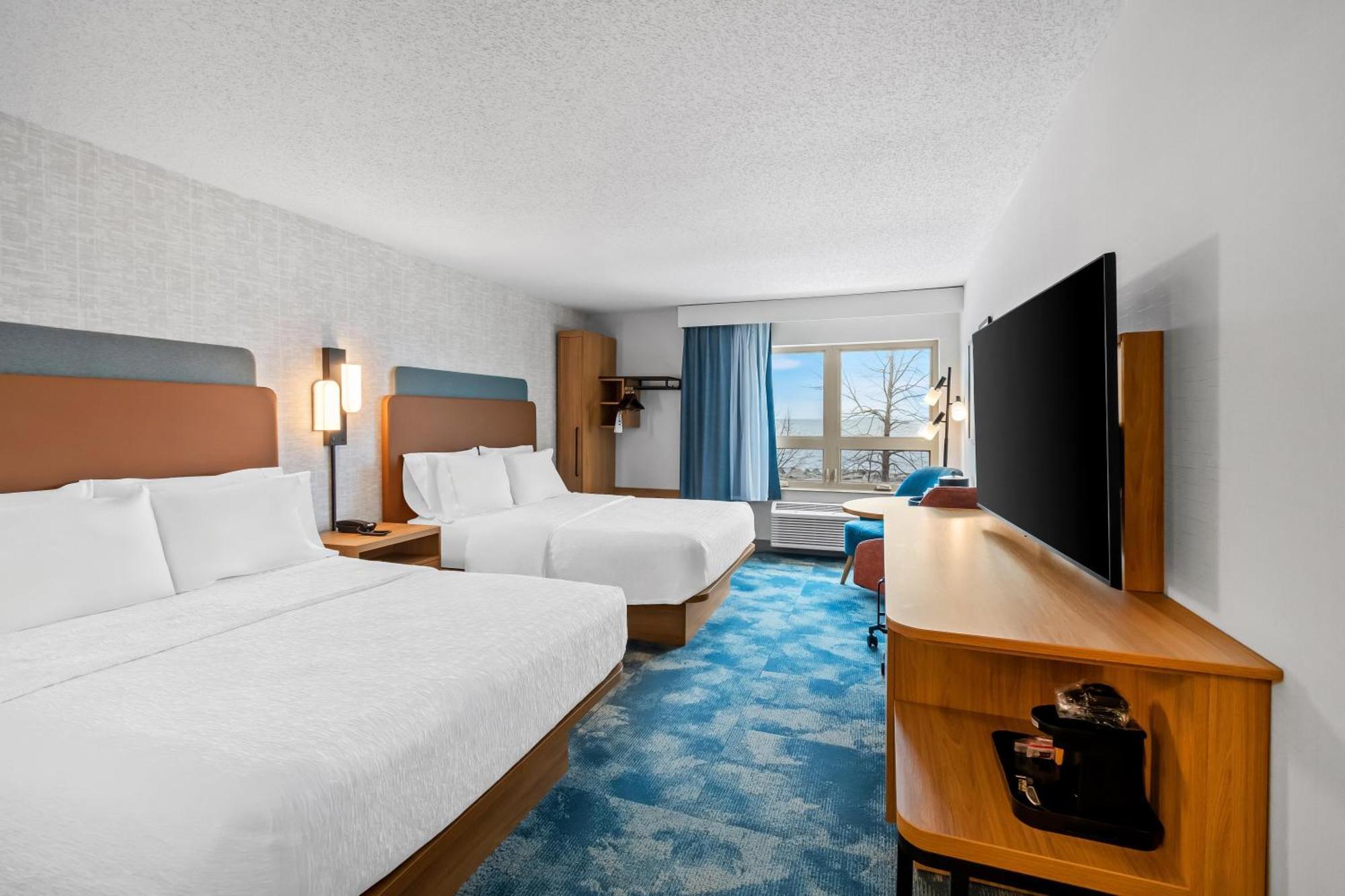 Queen Room Two Queen Beds Lake View Non-Smoking