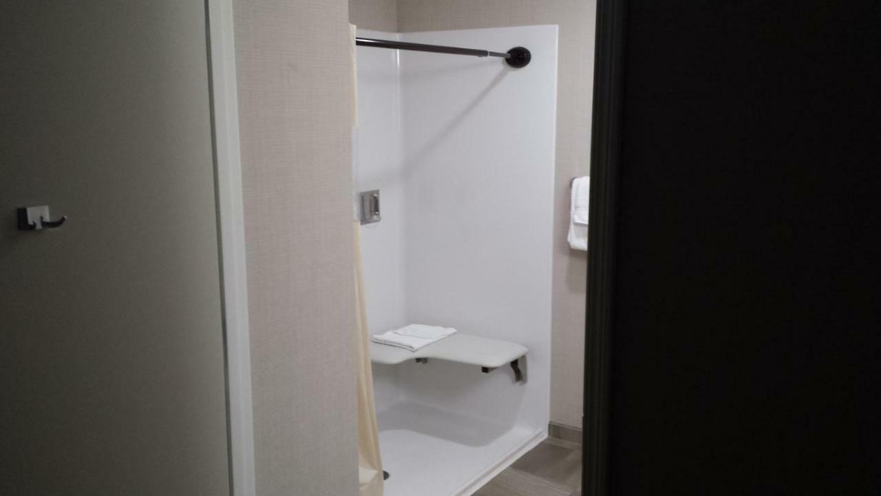 Queen Room - Mobility Access/Non-Smoking