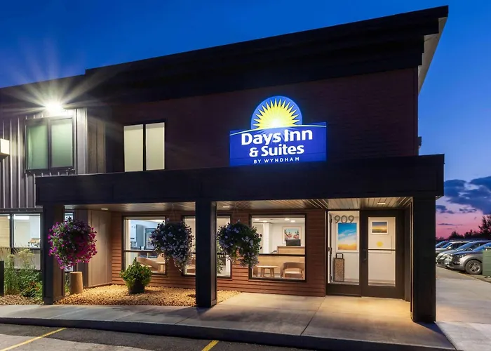 Days Inn & Suites By Wyndham Duluth By The Mall